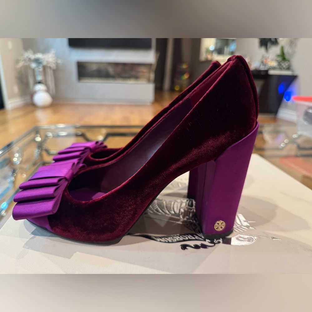 velvet cicely pumps only worn once great condition